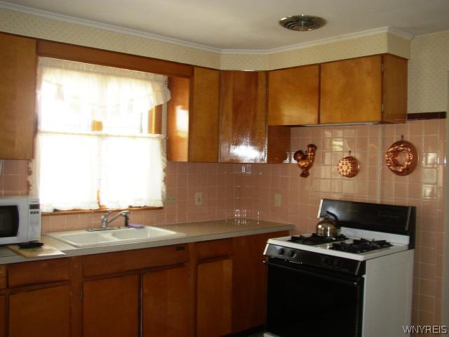 50 Delta Road Amherst, NY 14226 - Photo 3 of 10 Kitchen