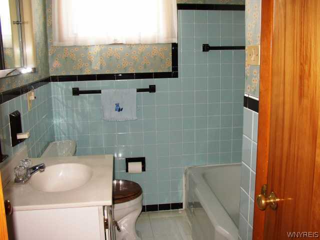 50 Delta Road Amherst, NY 14226 - Photo 9 of 10 Master Bath/Spa