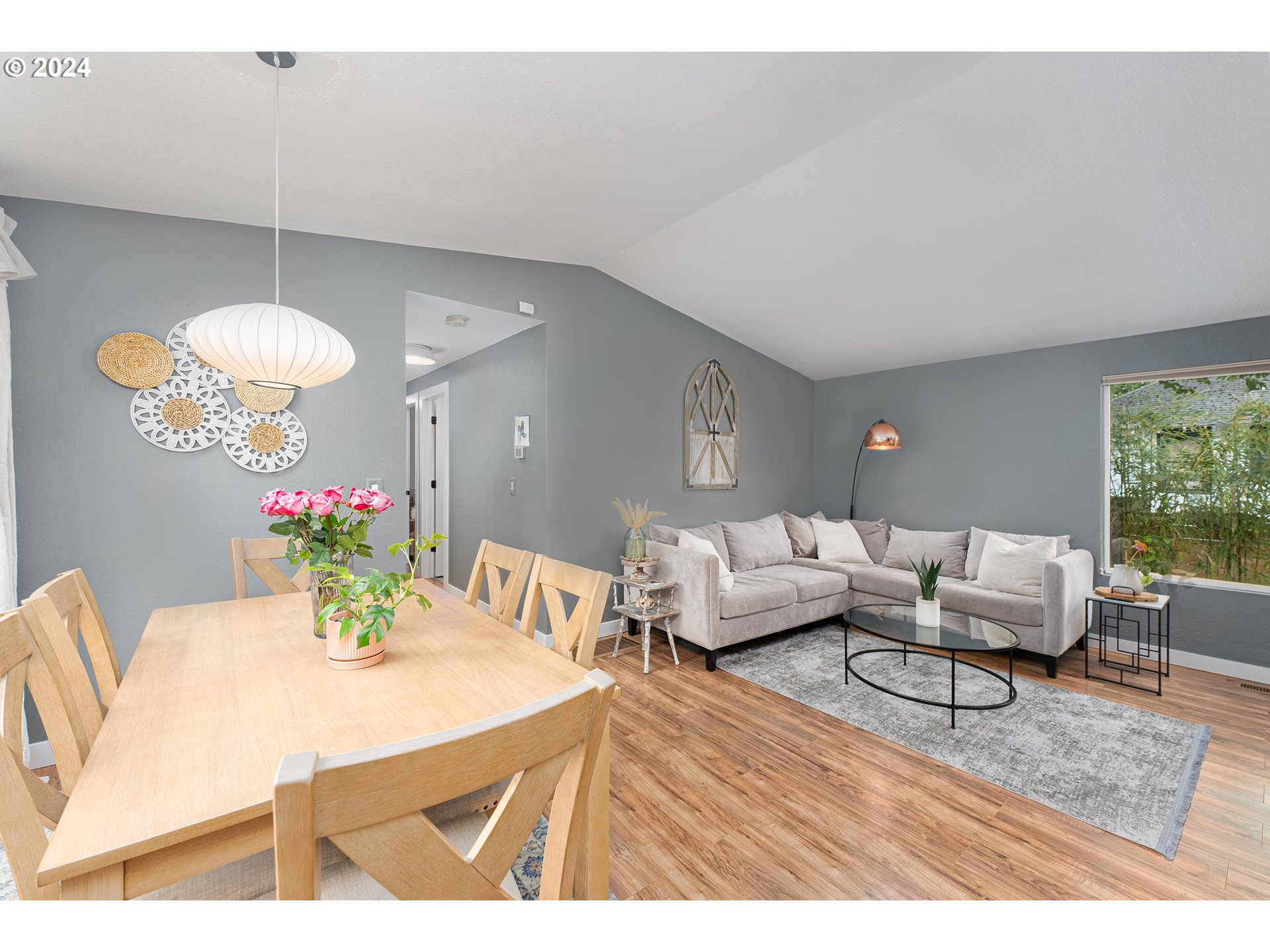 8809 Southeast Reedway Street Portland, OR 97266 - Photo 9 of 39 Dining Room