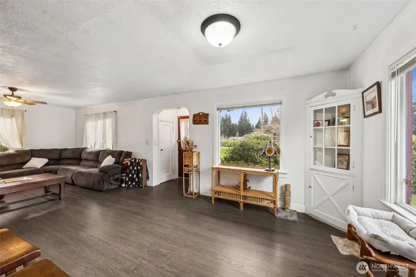 $625,000 | 6302 104th Street East, Puyallup, WA 98373