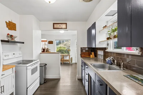 $625,000 | 6302 104th Street East, Puyallup, WA 98373