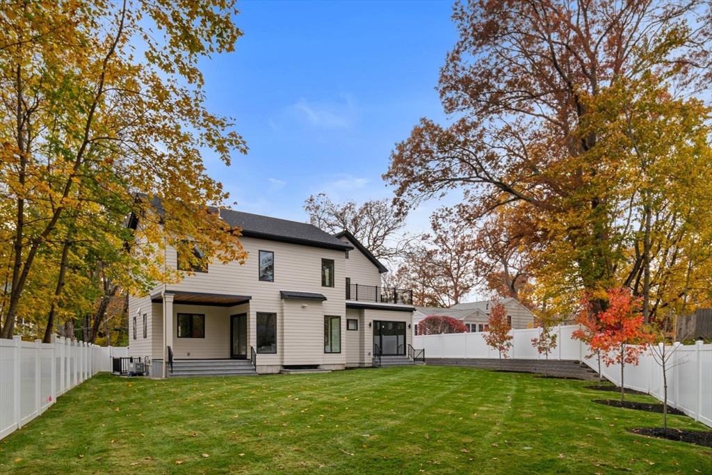 16 Dorcar Road Newton, MA 02467 - Photo 3 of 39