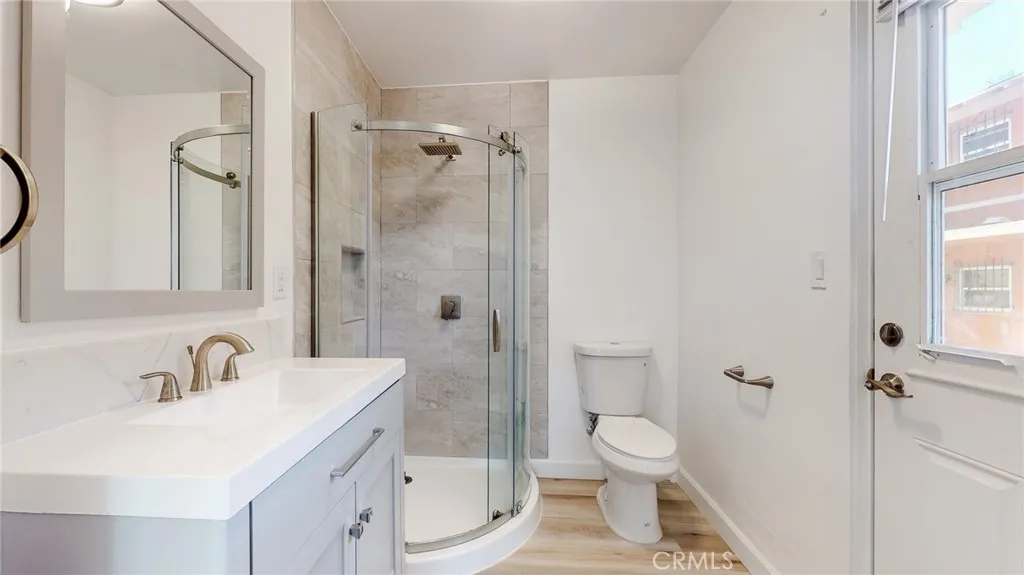 239 3rd Avenue Venice, CA 90291 - Photo 15 of 24 a bathroom with a sink toilet and shower