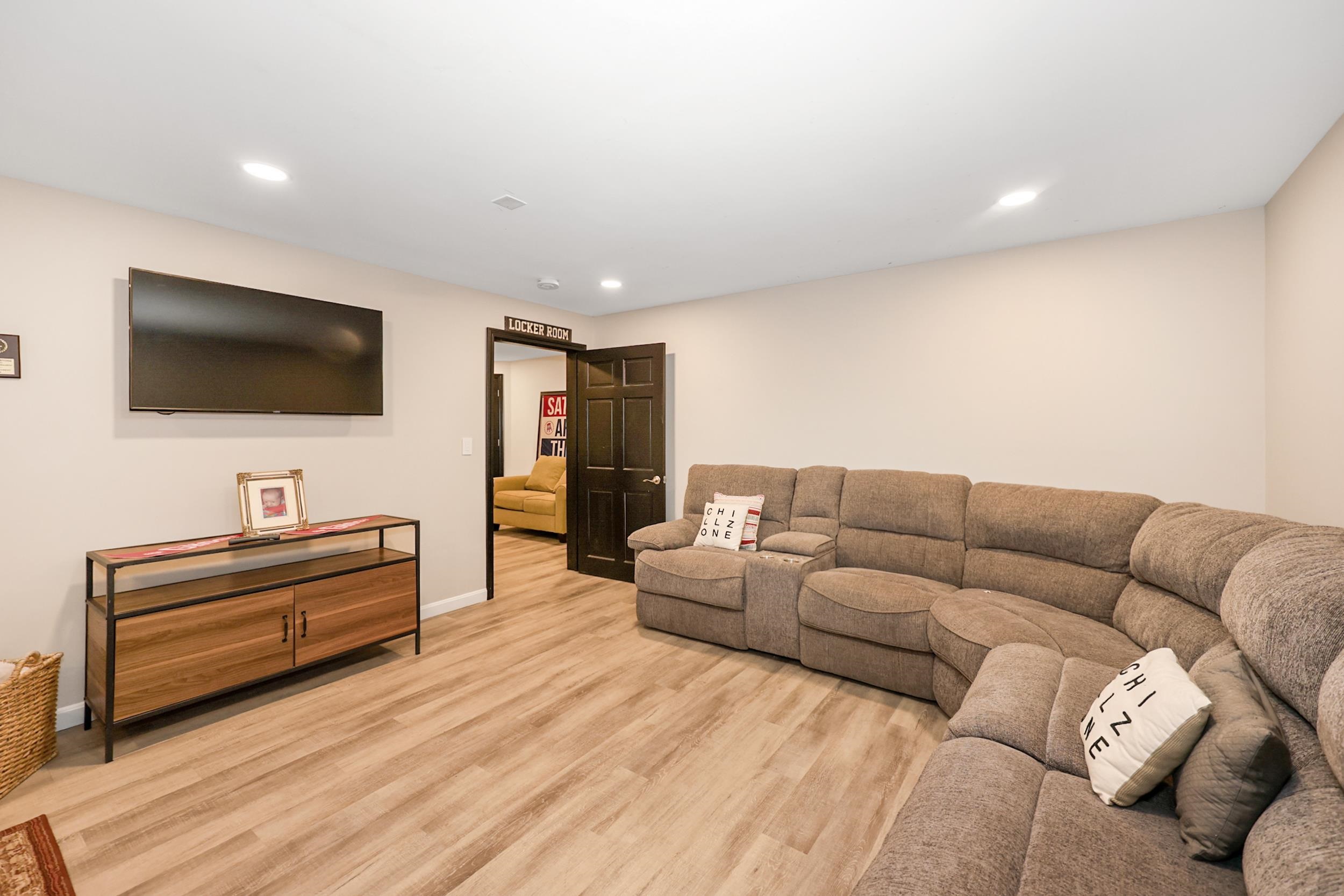 237 Stanton Street Manchester, NH 03103 - Photo 36 of 49