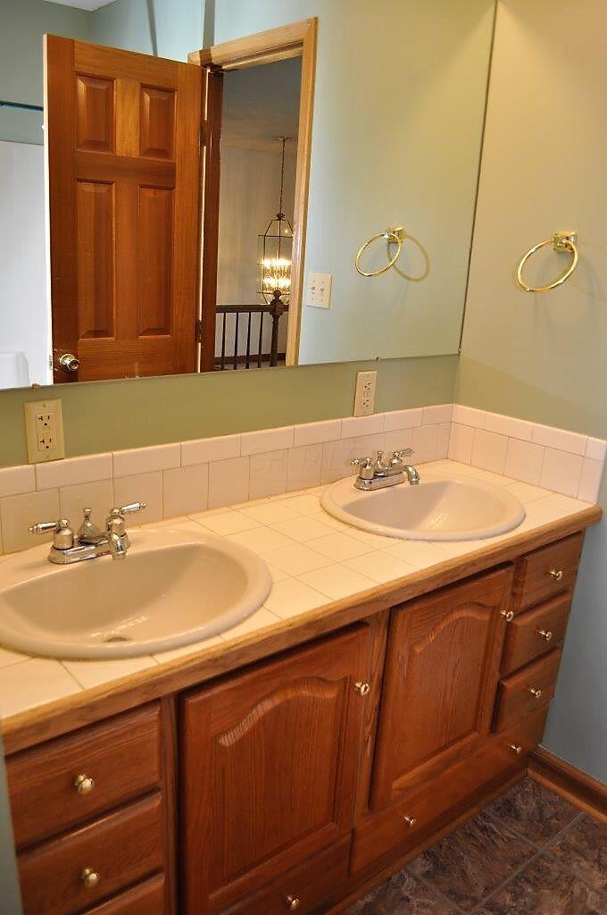 271 Holder Road Baltimore, OH 43105 - Photo 37 of 66 2nd Floor Full Bath - 271 Holder Road NW, Baltimore, OH 43105