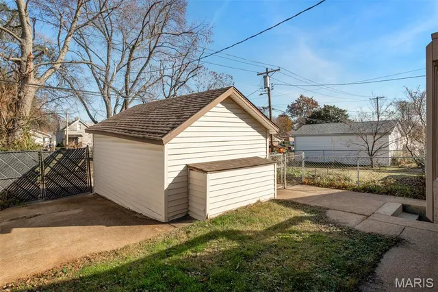 $210,000 | 3831 Burgen Avenue, St. Louis, MO 63116