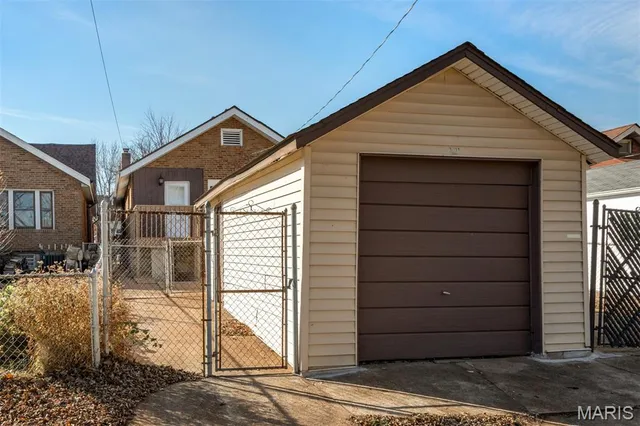 $210,000 | 3831 Burgen Avenue, St. Louis, MO 63116