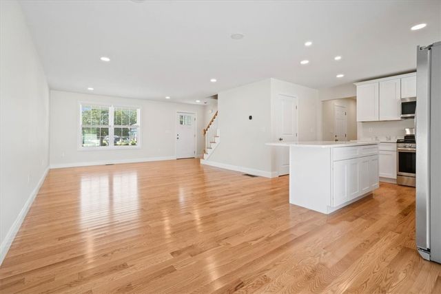 $592,000 | 7 Betsy Williams Drive, Warwick, RI 02889