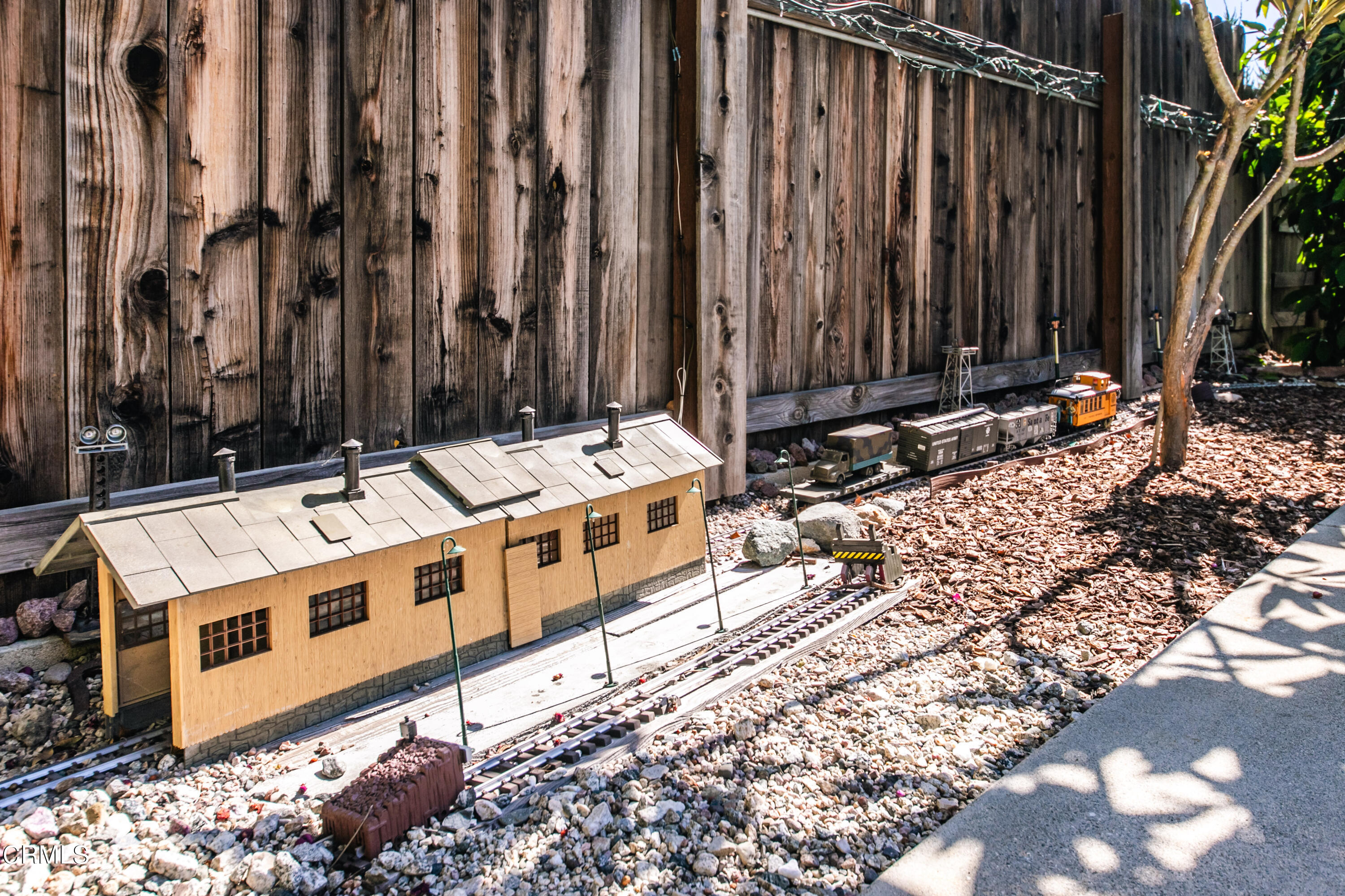 3755 Mayfair Drive Pasadena, CA 91107 - Photo 34 of 37 a building with wooden fence