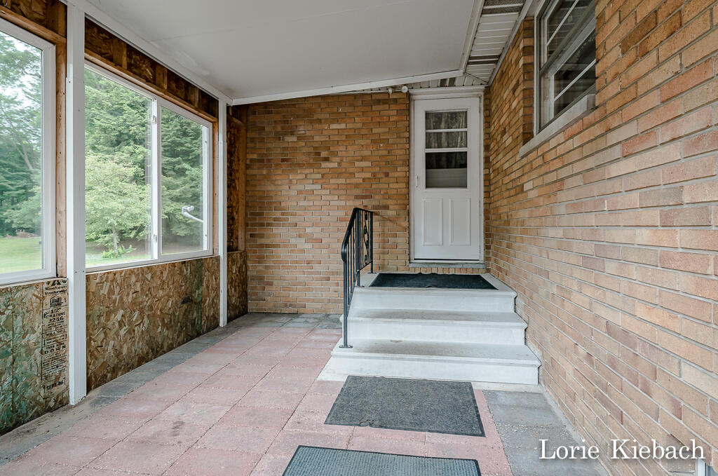 2891 West Fruitport Rd. Spring Lake, MI 49456 - Photo 14 of 43 2891W.Fruitport18Lores