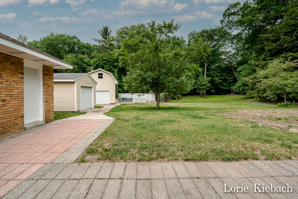 2891 West Fruitport Rd. Spring Lake, MI 49456 - Photo 4 of 43 2891W.Fruitport05Lores