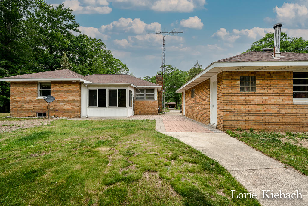2891 West Fruitport Rd. Spring Lake, MI 49456 - Photo 8 of 43 2891W.Fruitport09Lores