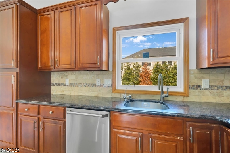 95 Calvert Avenue East Edison, NJ 08820 - Photo 14 of 45