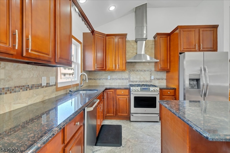 95 Calvert Avenue East Edison, NJ 08820 - Photo 16 of 45