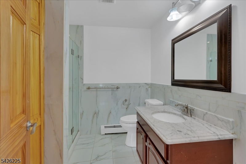 95 Calvert Avenue East Edison, NJ 08820 - Photo 26 of 45