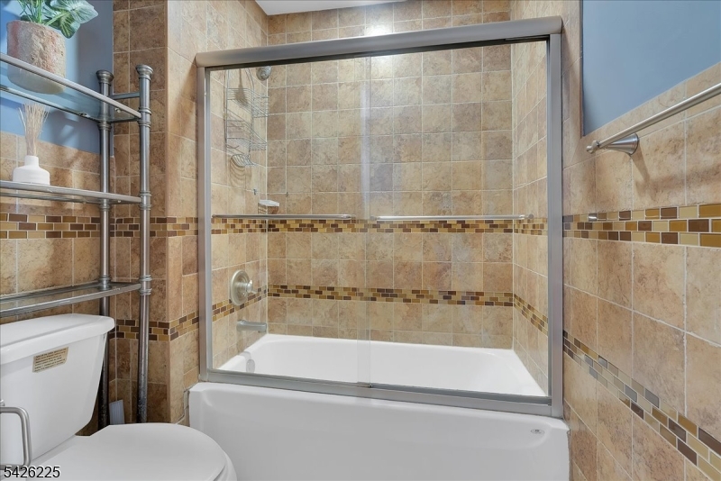 95 Calvert Avenue East Edison, NJ 08820 - Photo 28 of 45