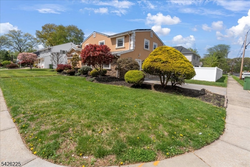 95 Calvert Avenue East Edison, NJ 08820 - Photo 3 of 45