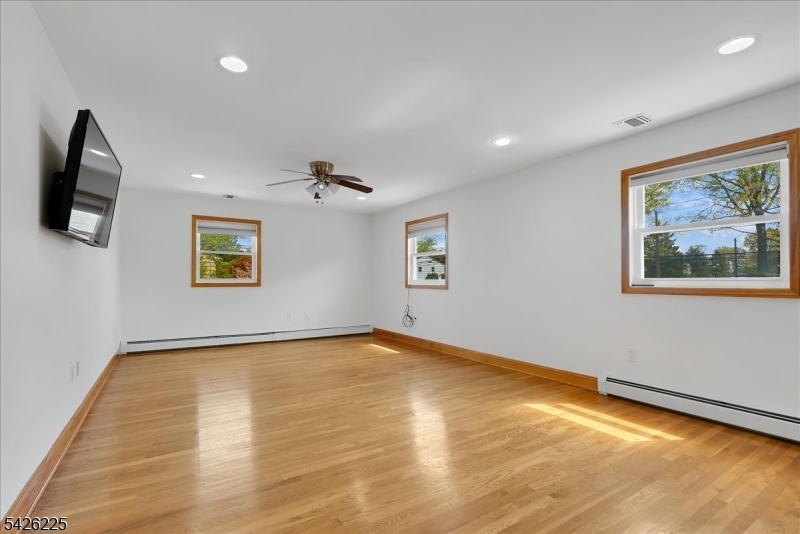 95 Calvert Avenue East Edison, NJ 08820 - Photo 31 of 45