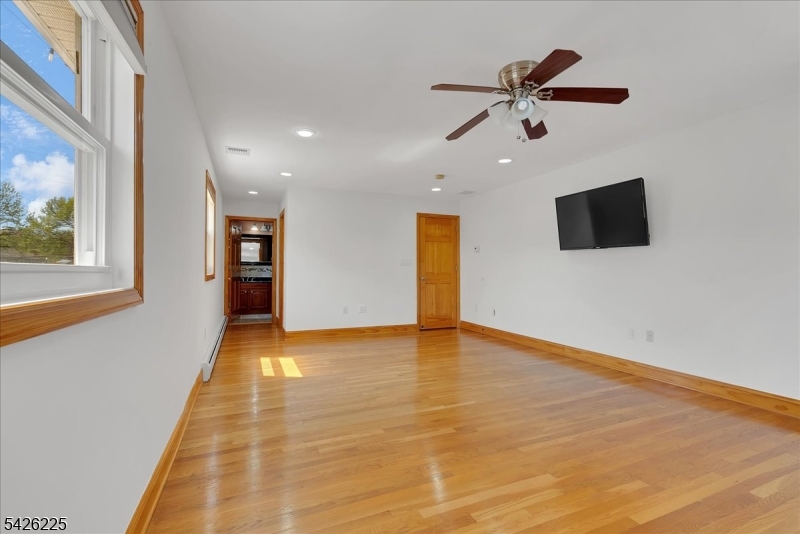 95 Calvert Avenue East Edison, NJ 08820 - Photo 32 of 45