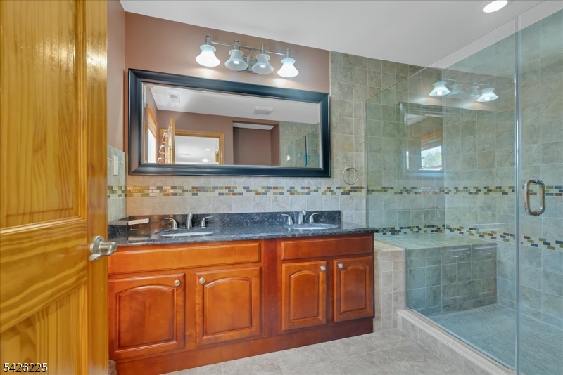 95 Calvert Avenue East Edison, NJ 08820 - Photo 33 of 45