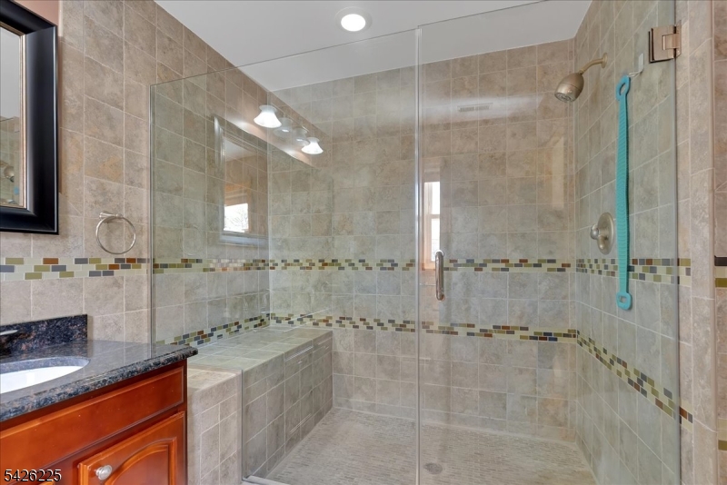 95 Calvert Avenue East Edison, NJ 08820 - Photo 34 of 45