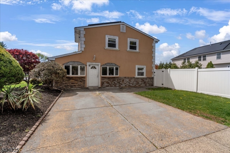 95 Calvert Avenue East Edison, NJ 08820 - Photo 4 of 45