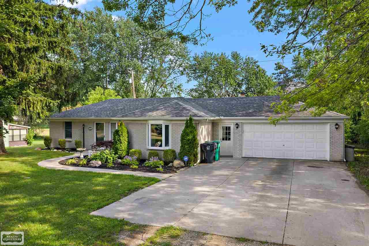 1128 East Gunn Road Rochester, MI 48306 - Photo 3 of 31 50018173-2.JPG