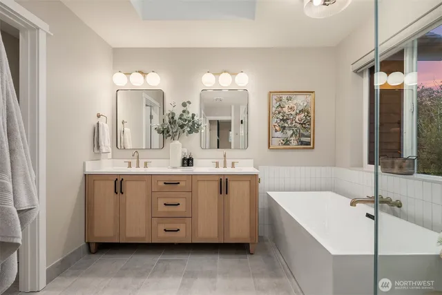 $1,250,000 | 10012 Northeast 37th Court, Kirkland, WA 98033