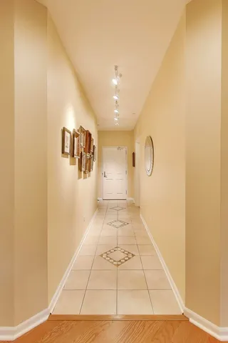 $474,000 | 1950 Farnsworth Lane, Unit 202, Northbrook, IL 60062