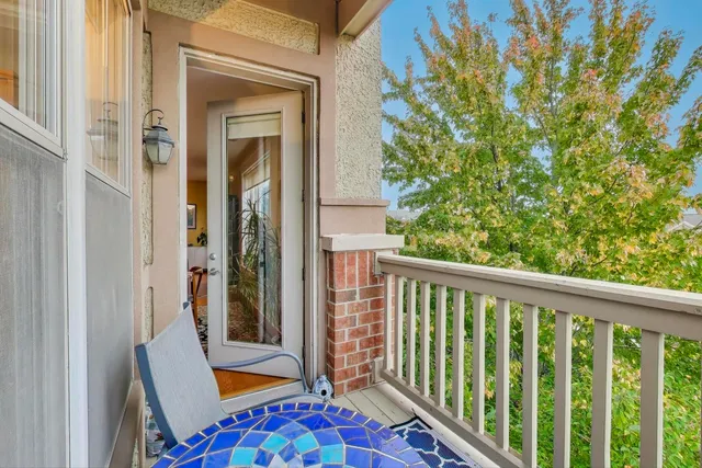 $474,000 | 1950 Farnsworth Lane, Unit 202, Northbrook, IL 60062