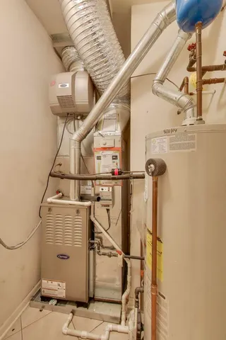 $474,000 | 1950 Farnsworth Lane, Unit 202, Northbrook, IL 60062