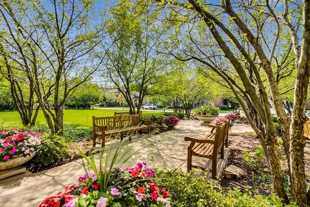 $474,000 | 1950 Farnsworth Lane, Unit 202, Northbrook, IL 60062