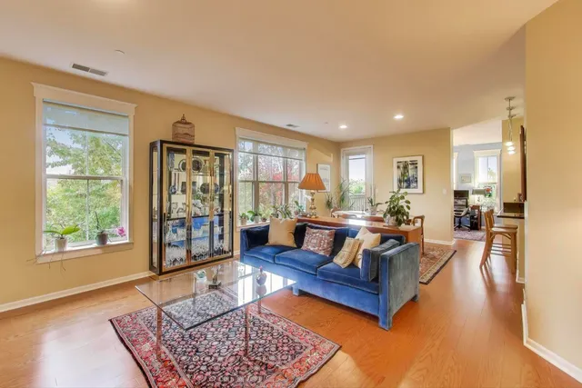 $474,000 | 1950 Farnsworth Lane, Unit 202, Northbrook, IL 60062