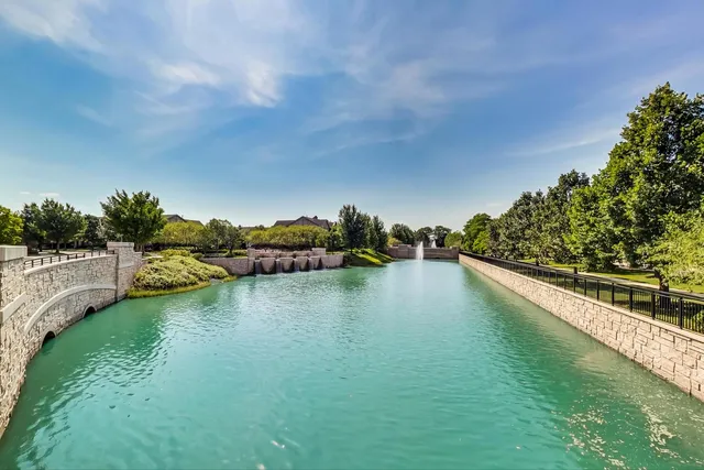 $474,000 | 1950 Farnsworth Lane, Unit 202, Northbrook, IL 60062