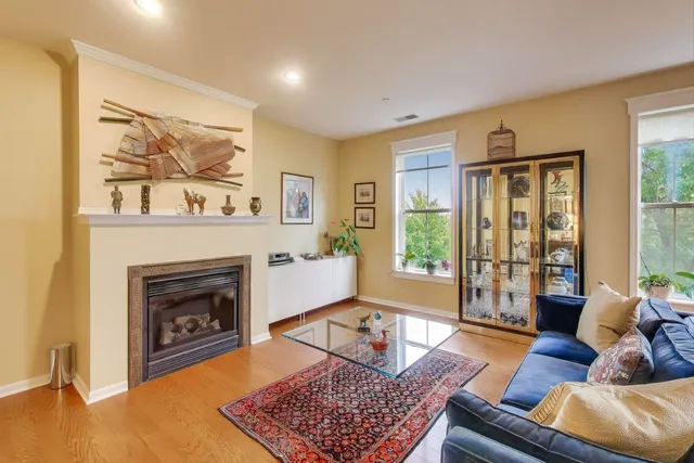 $474,000 | 1950 Farnsworth Lane, Unit 202, Northbrook, IL 60062