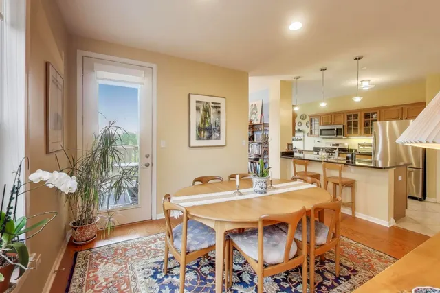 $474,000 | 1950 Farnsworth Lane, Unit 202, Northbrook, IL 60062