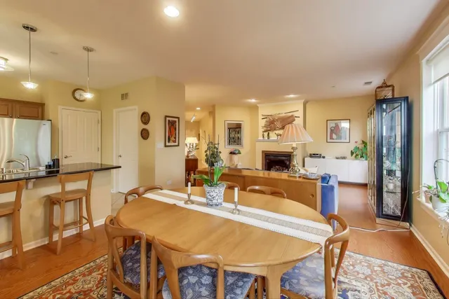 $474,000 | 1950 Farnsworth Lane, Unit 202, Northbrook, IL 60062