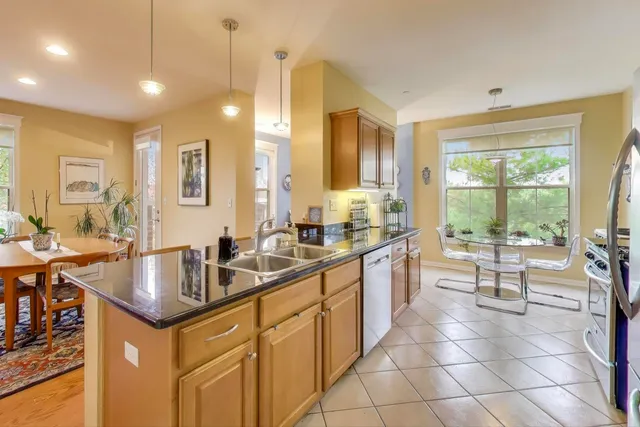 $474,000 | 1950 Farnsworth Lane, Unit 202, Northbrook, IL 60062