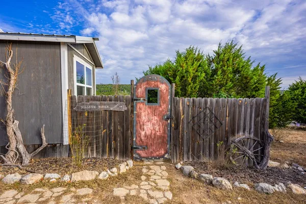 $289,500 | 152 Henderson Branch Road West, Ingram, TX 78025