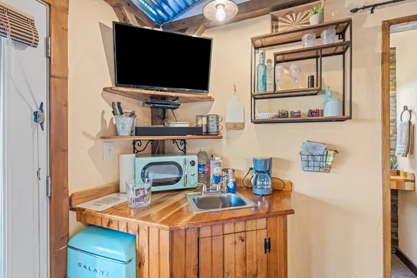 $289,500 | 152 Henderson Branch Road West, Ingram, TX 78025
