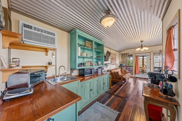 $289,500 | 152 Henderson Branch Road West, Ingram, TX 78025