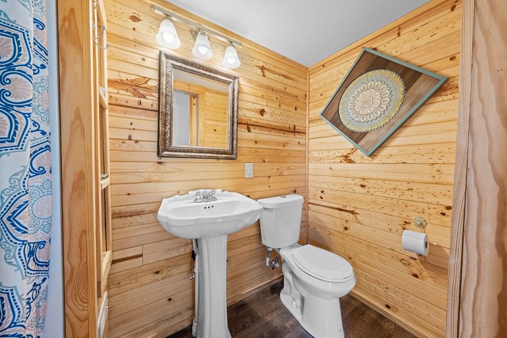 152 Henderson Branch Road West Ingram, TX 78025 - Photo 32 of 47 a bathroom with a sink and a toilet