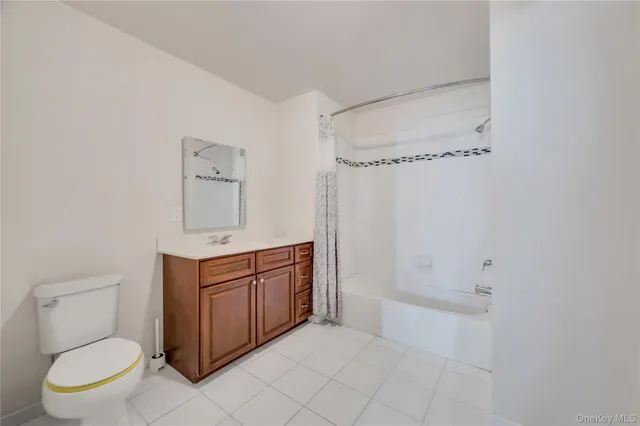 $479,000 | 132 Weatherby Lane, Unit 132, Central Islip, NY 11722