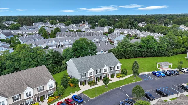 $479,000 | 132 Weatherby Lane, Unit 132, Central Islip, NY 11722