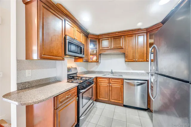 $479,000 | 132 Weatherby Lane, Unit 132, Central Islip, NY 11722