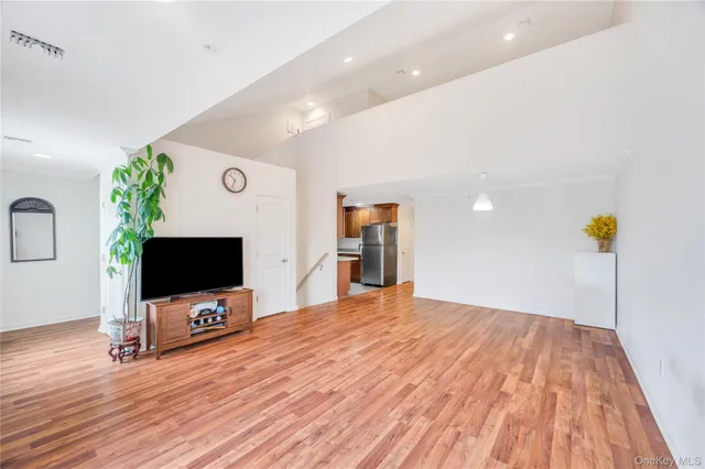 $479,000 | 132 Weatherby Lane, Unit 132, Central Islip, NY 11722