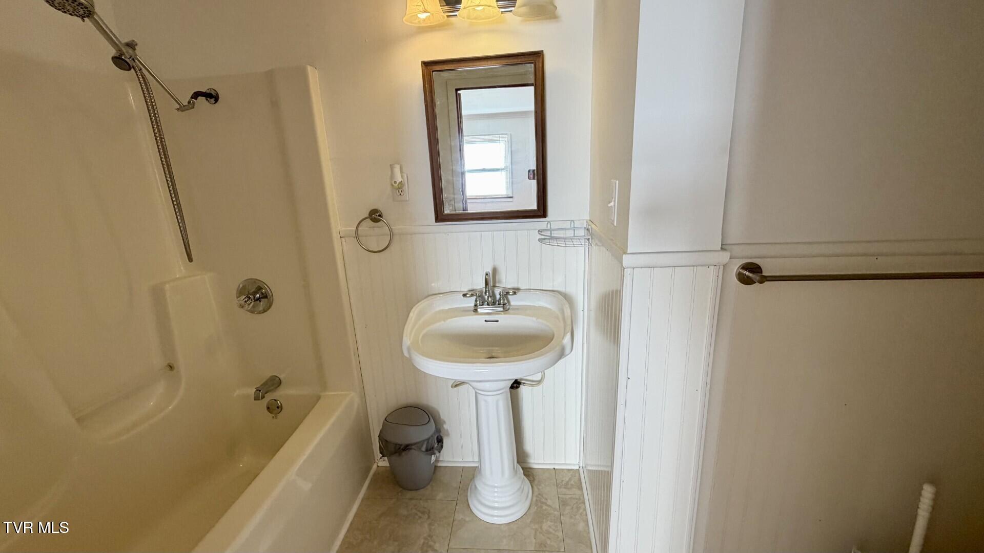 299 Duff Street Pennington Gap, VA 24277 - Photo 29 of 33 Bath 1