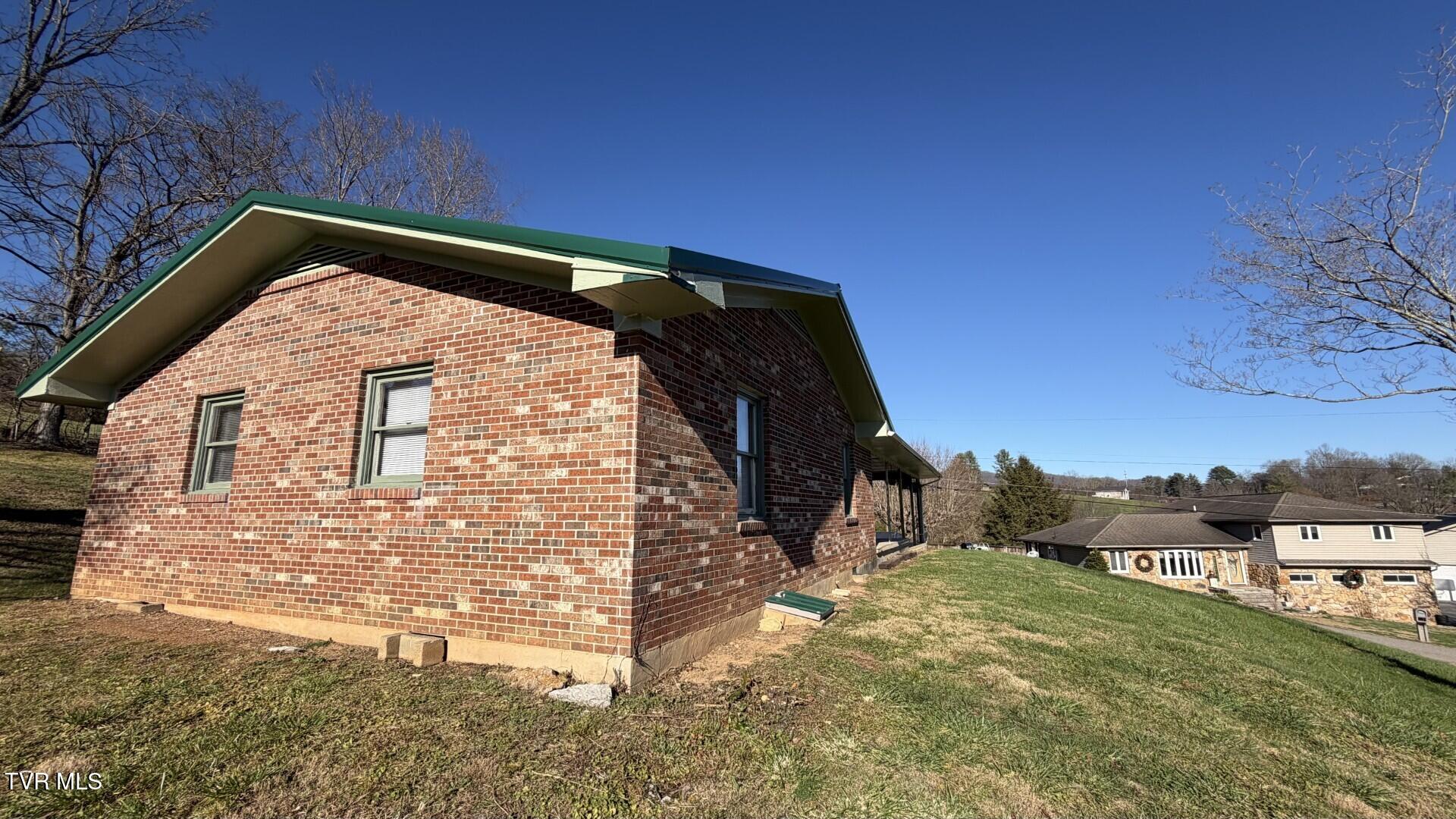 299 Duff Street Pennington Gap, VA 24277 - Photo 10 of 33 Side