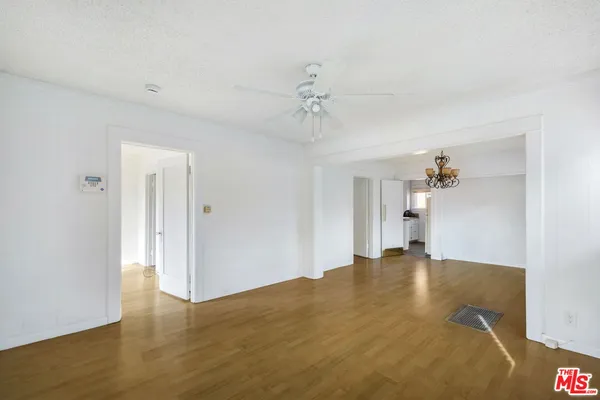 $2,750 | 333 West 70th Street, Los Angeles, CA 90003
