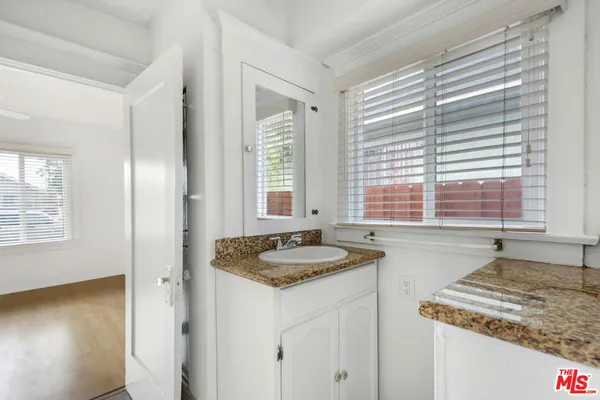 $2,750 | 333 West 70th Street, Los Angeles, CA 90003